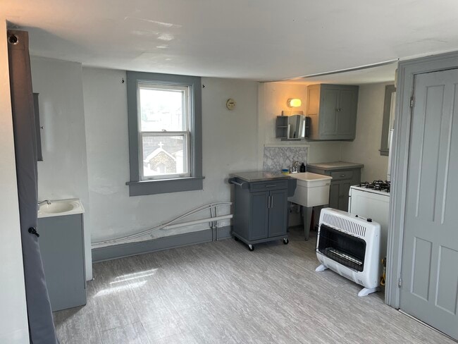 Building Photo - 430 6th Ave