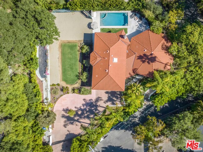 Foto del edificio - 7651 Willow Glen Rd