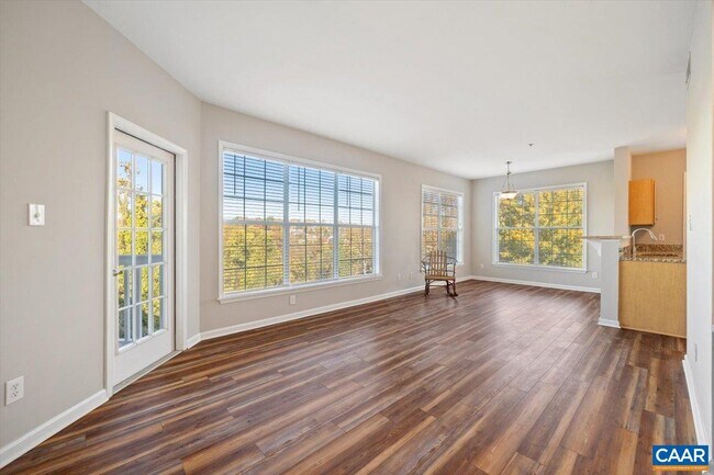 Foto del edificio - 270 Riverbend Dr