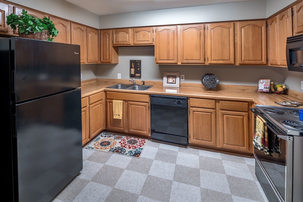 Primary Photo - MONTICELLO APTS