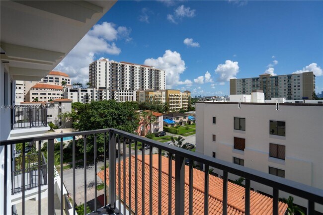 Foto del edificio - 1091 Galiano St
