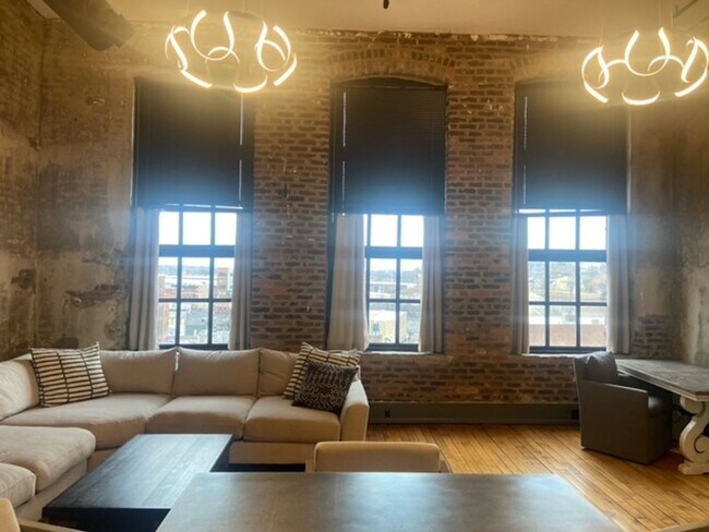 Building Photo - Downtown Knoxville 37902 - COMING February...