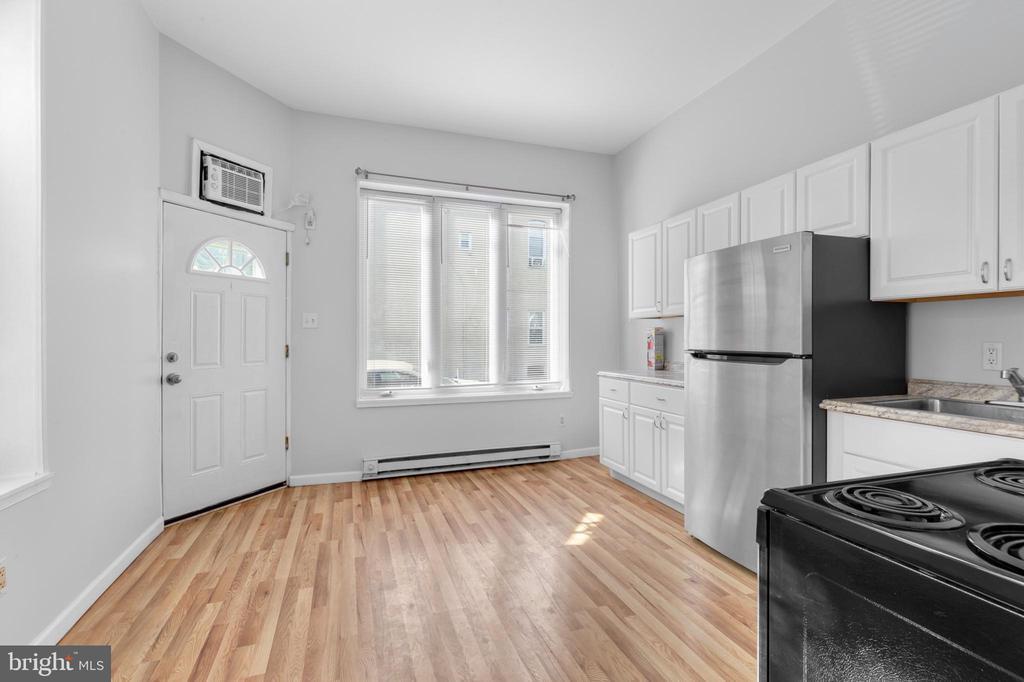 Primary Photo - 2641 E Madison St