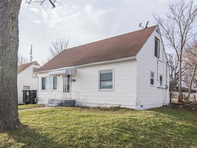 Spacious 4-Bedroom, 2-Bath Home with Garag... - Spacious 4-Bedroom, 2-Bath Home with Garag...