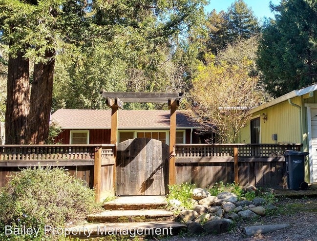 Building Photo - 233 Fall Creek Dr