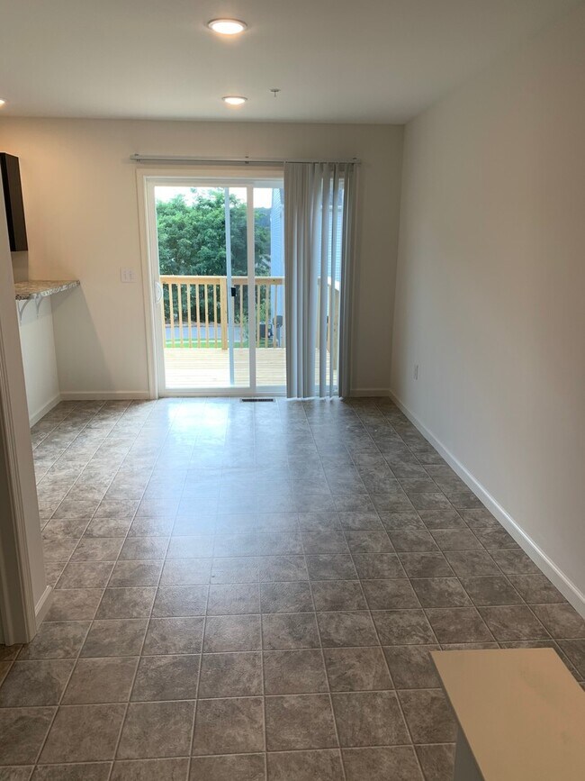 Building Photo - 850 Lantern Ct
