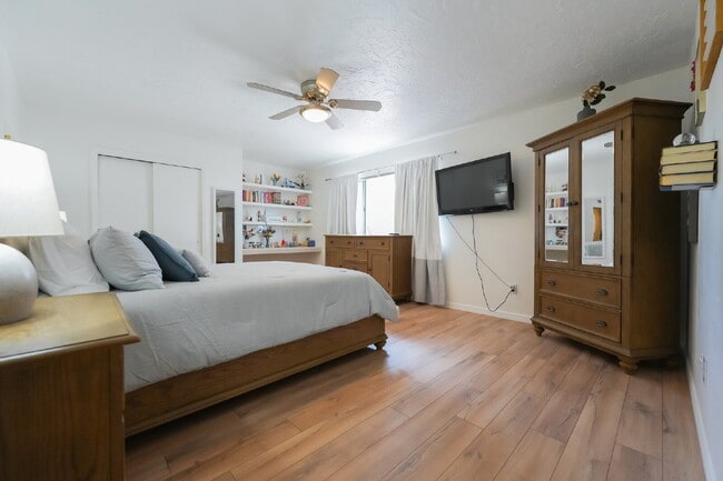 Foto del edificio - Private Room for Rent with Garage Option –...