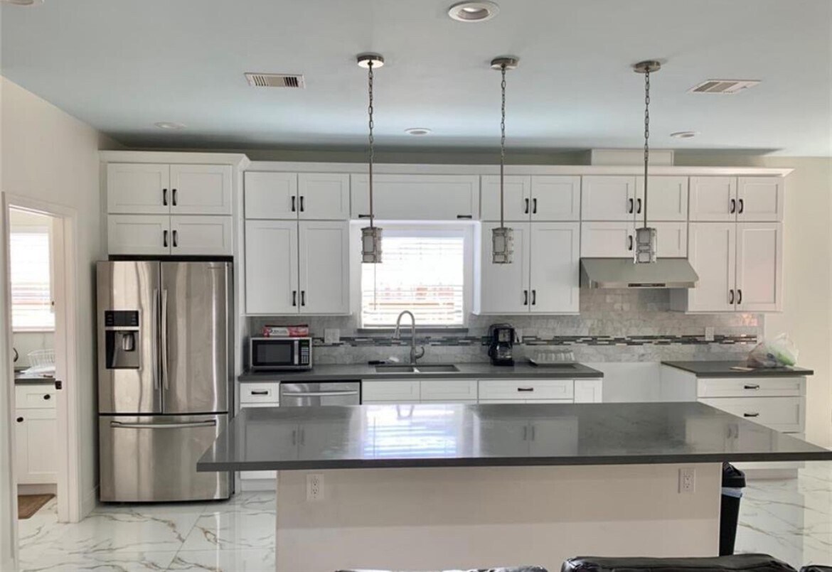 Foto del edificio - 5510 Teakwood Dr