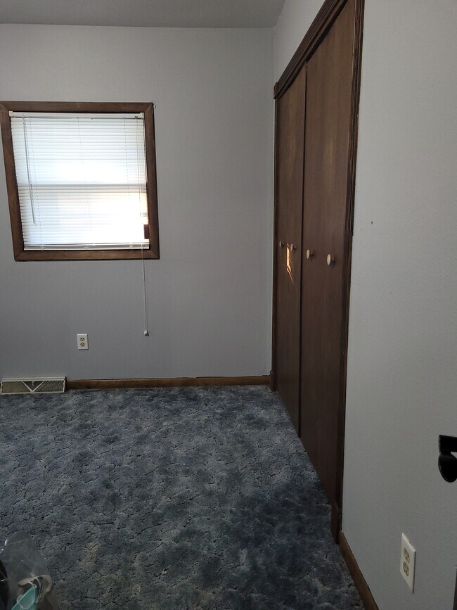 Building Photo - 1007 Velp Ave