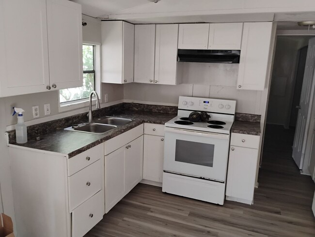 Building Photo - Whispering pines