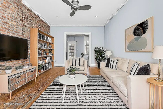 Foto del edificio - 380 E 10th St