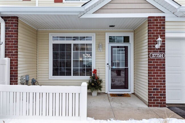 Foto del edificio - Amenity-Packed Bailey’s Arbor Townhome — Available NOW!