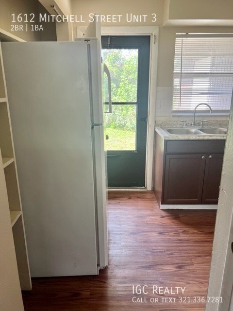Building Photo - Two-bedroom, One bath, Fourplex Apartment