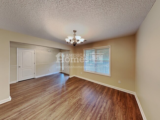 Building Photo - 55 Ellen Glen Way