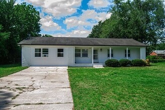 Building Photo - 113 N Crestwood Dr