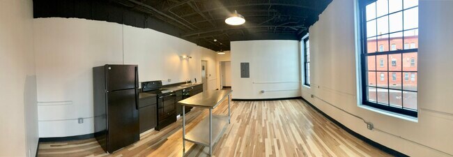 Building Photo - 181 Elm St