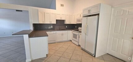 Building Photo - 7699 Blairwood Cir S