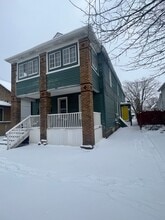 Building Photo - 721 E 12th St