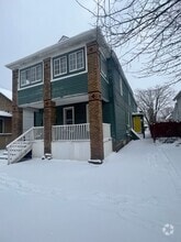 Building Photo - 721 E 12th St