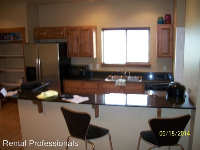 Building Photo - 4 br, 3 bath House - 332 N. Cottonwood Unit F