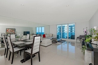 Building Photo - 2301 Collins Ave Building Photo - 2301 Collins Ave