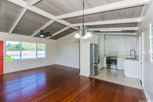 Building Photo - 1332 Humuula St