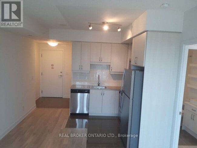 Building Photo - 9199 Yonge St