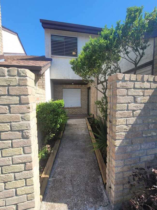 Building Photo - 7523 Beaudelaire Cir