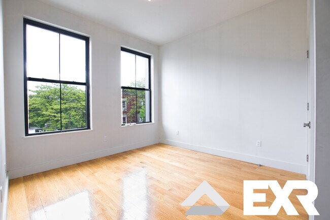 Foto del edificio - 5527 Myrtle Ave