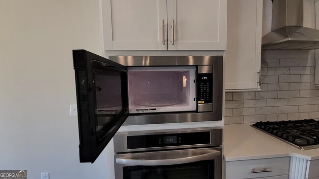 Foto del edificio - Room in House on Benjamin Dr