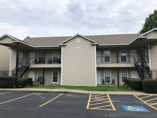 Building Photo - 1766 N Gregg Ave