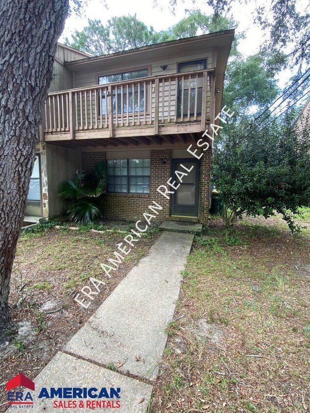 Primary Photo - Washer & Dryer included!