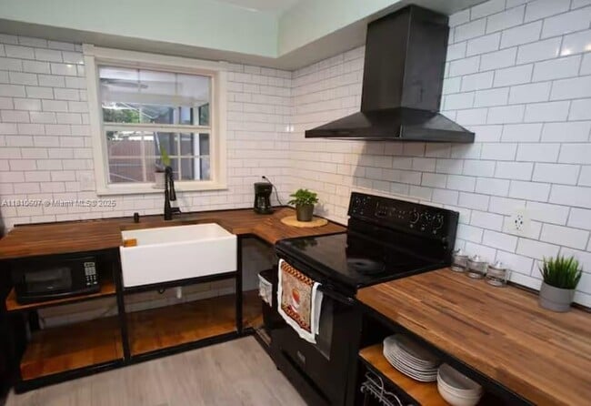 Foto del edificio - 7650 Northwest 33rd Street