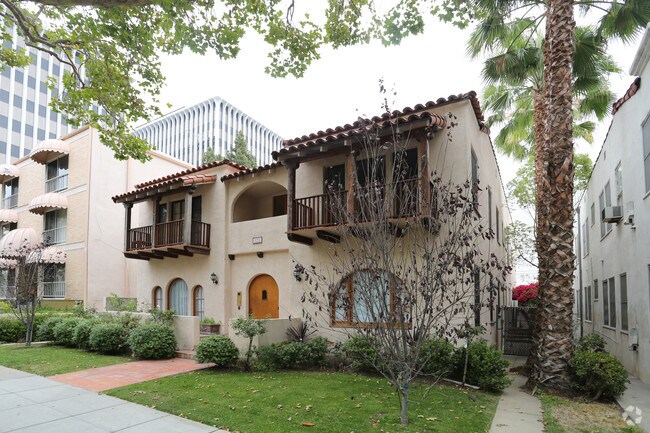 Foto del edificio - 128 S OAKHURST Dr