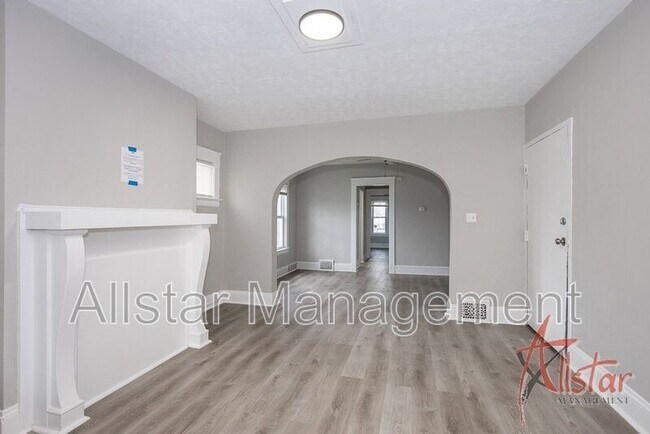 Foto del edificio - 13815 Idarose Ave