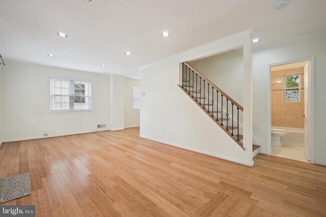 Foto del edificio - 5817 Greentree Rd