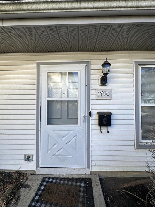 Primary Photo - 1790 Queensbury Cir