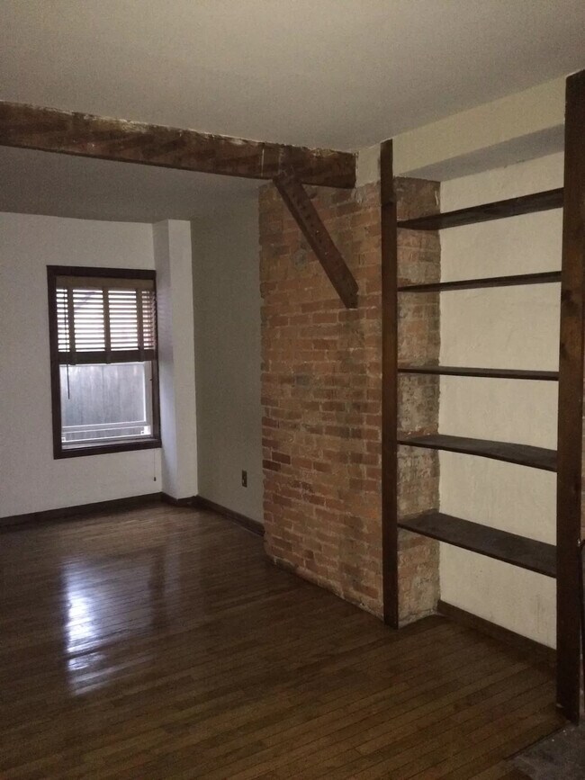 Building Photo - 514 Catharine St