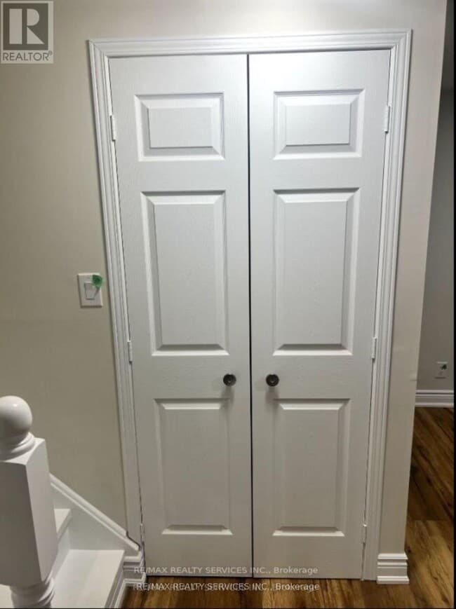 Building Photo - 18 Treegrove Crescent