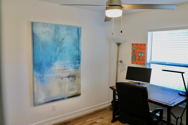 Foto del edificio - 6882 3rd St