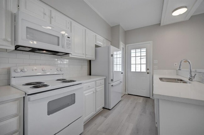 Building Photo - 5950 Woodway Place Ct
