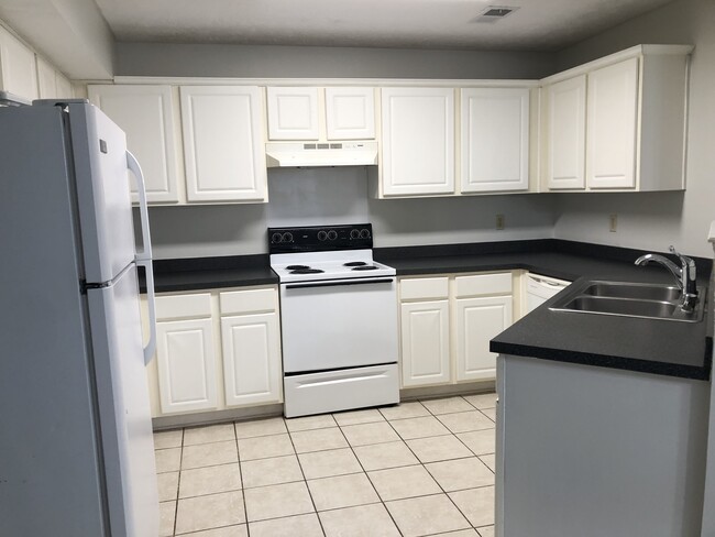 Building Photo - 665 Sherard Cir