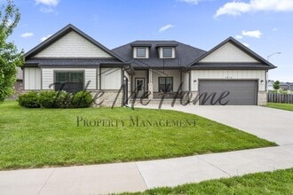 Building Photo - 1816 N Bristol Ave