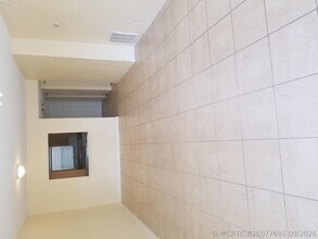 Building Photo - 120 Sparrow Dr