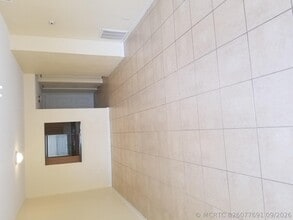Building Photo - 120 Sparrow Dr