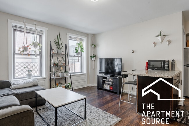 Photo - 1501 W Fullerton Ave Apartment