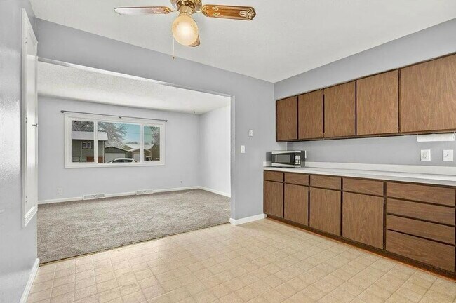 Cocina / Sala de estar - 1417 Starview Dr