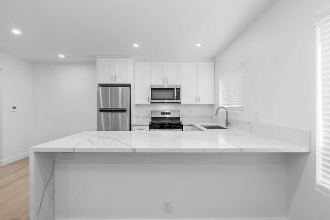 Building Photo - 3204 Collier Ave