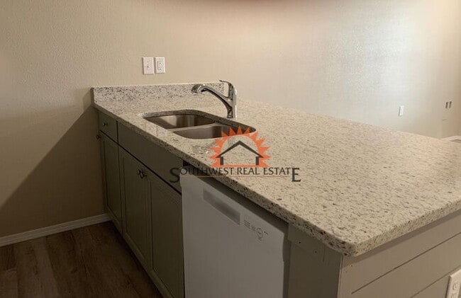 Building Photo - Brand new apartment.