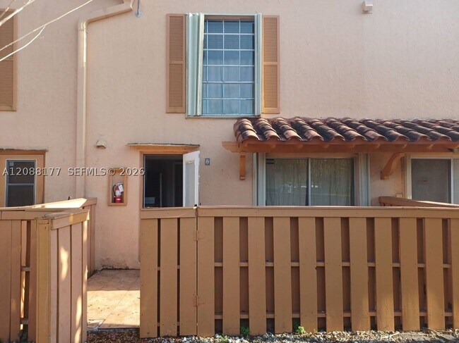 Foto del edificio - 7170 Fairway Dr
